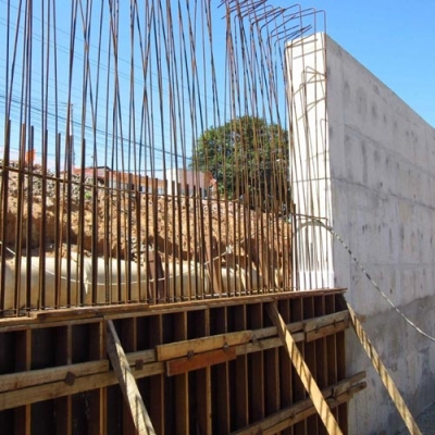 What Makes A Retaining Wall Manufacturer Reliable For Construction Projects?