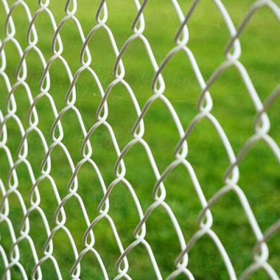 Why Do Builders Prefer Working with Trusted Chain Link Fence Manufacturers?
